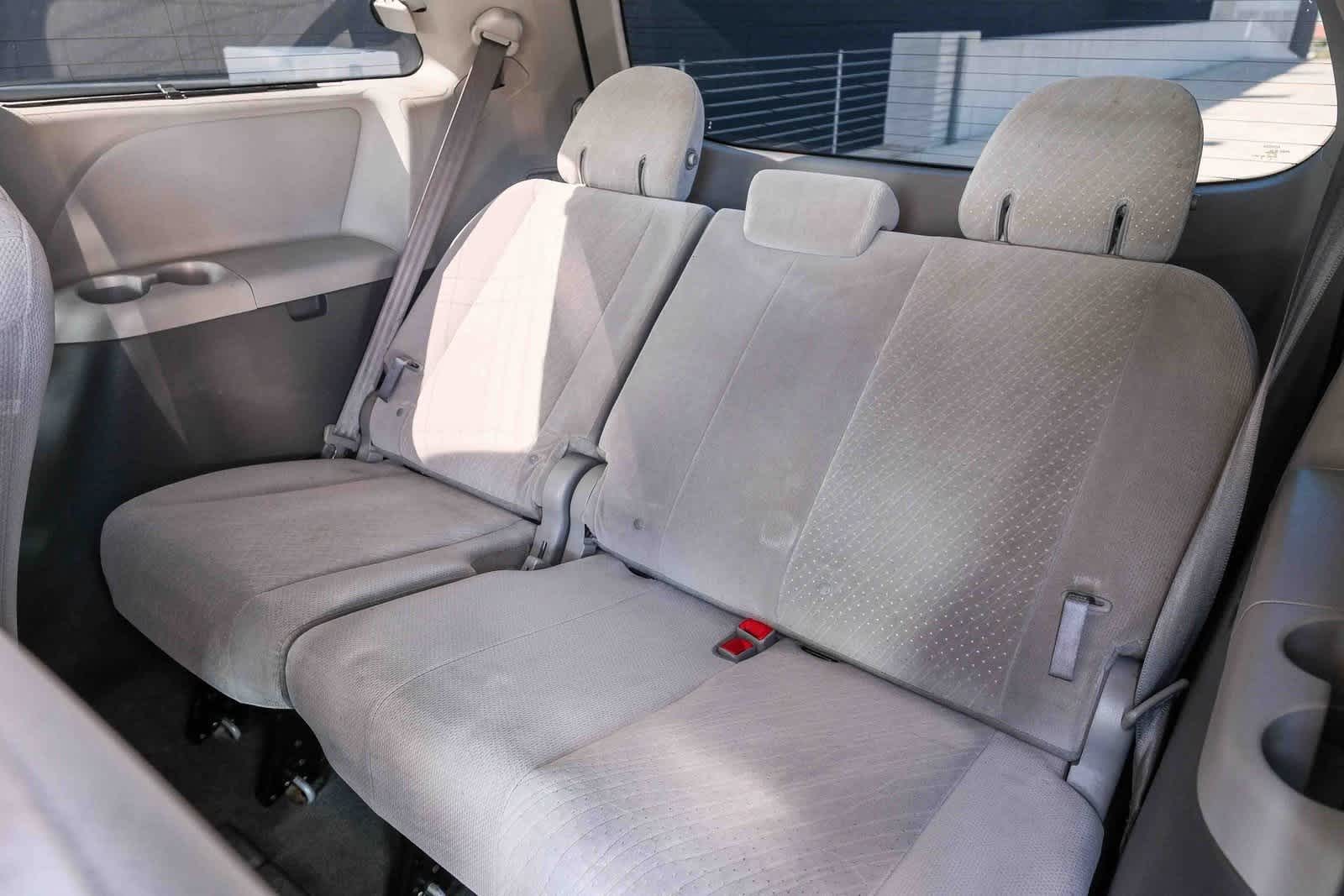 Thumbnail: 2019 Toyota Sienna - 19