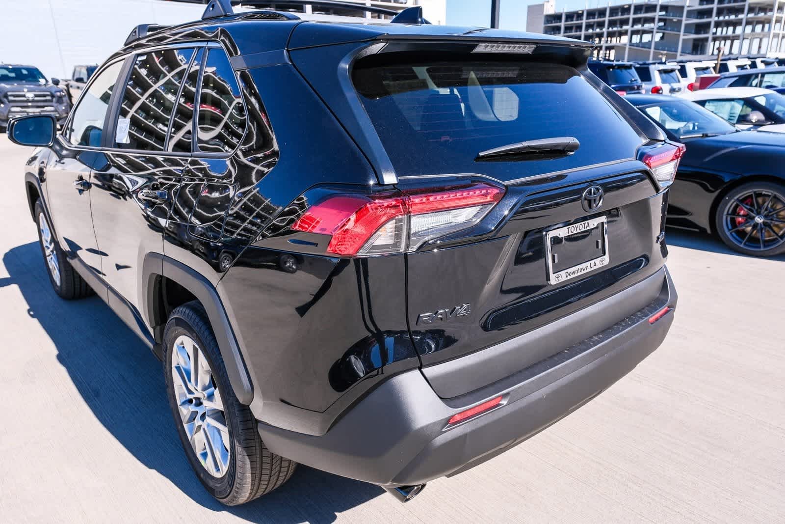 Thumbnail: 2025 Toyota RAV4 - 8