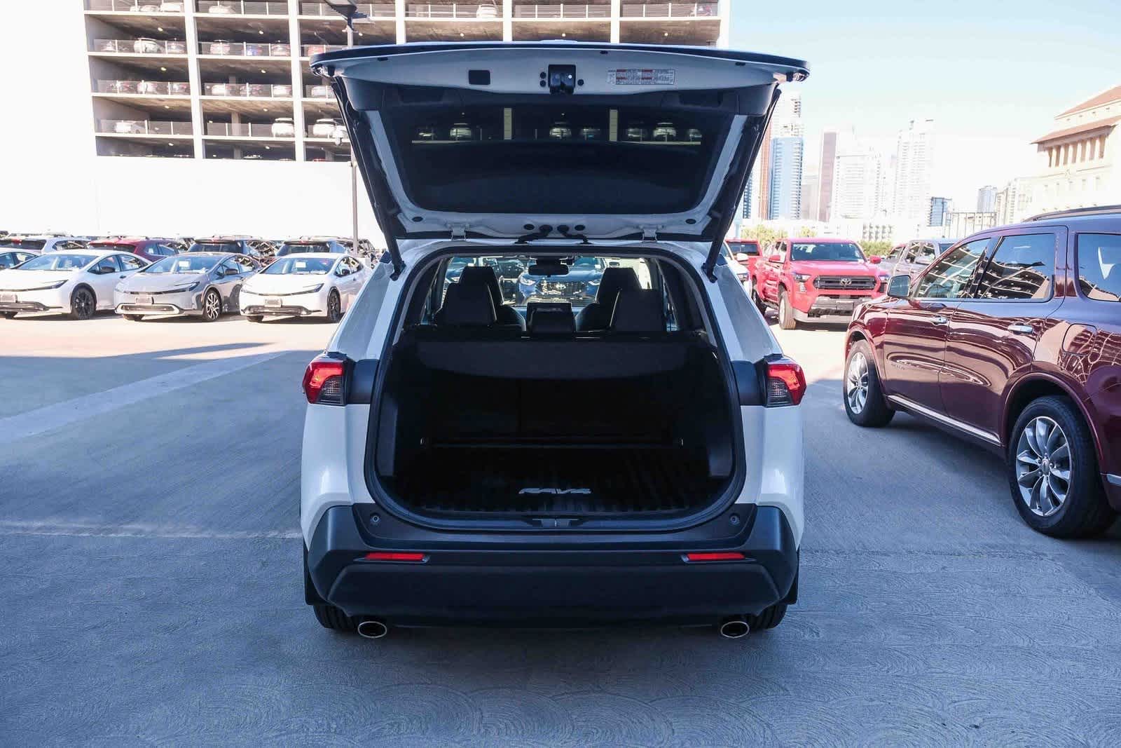 Thumbnail: 2022 Toyota RAV4 - 27
