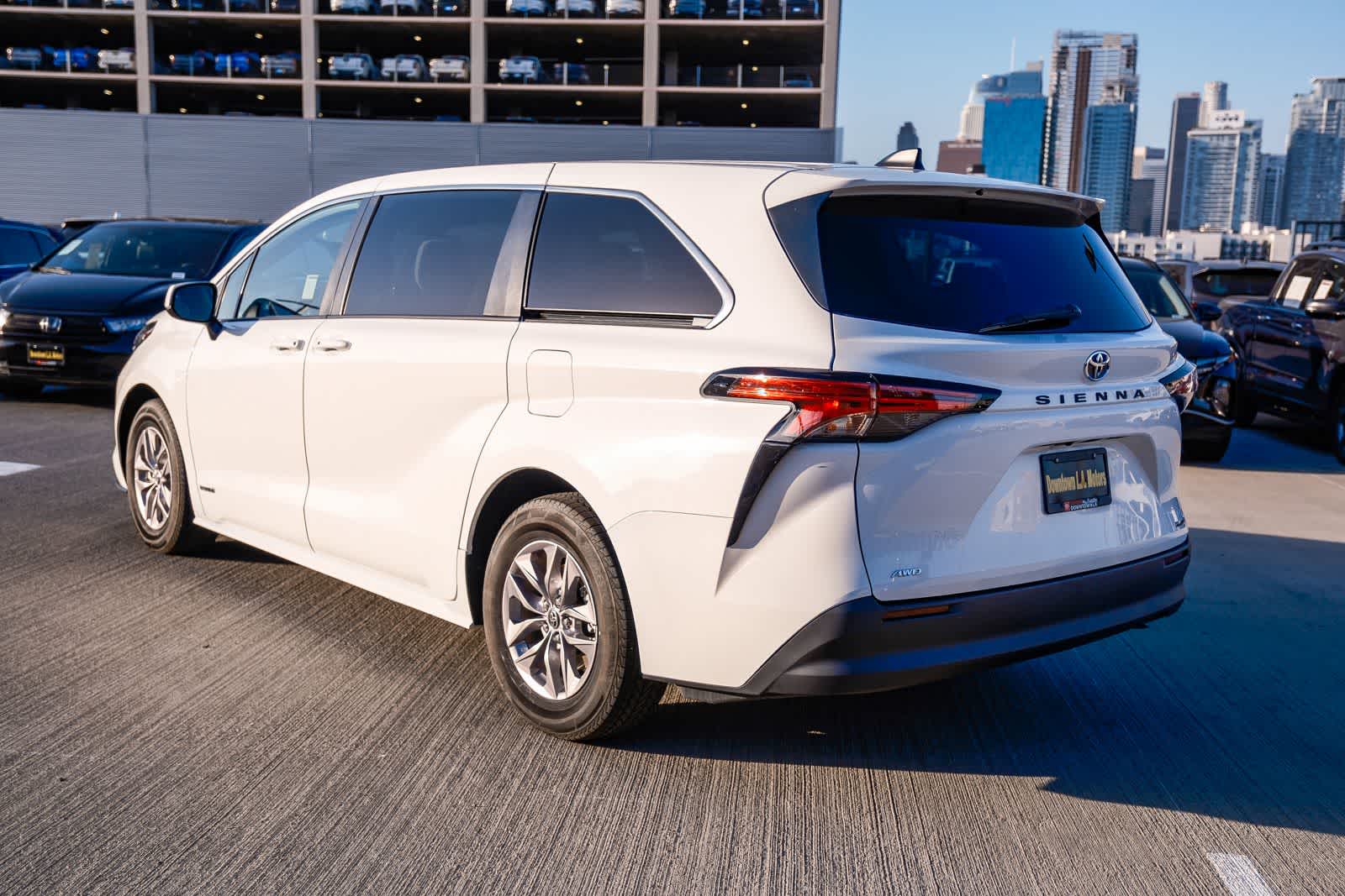 Thumbnail: 2021 Toyota Sienna - 6