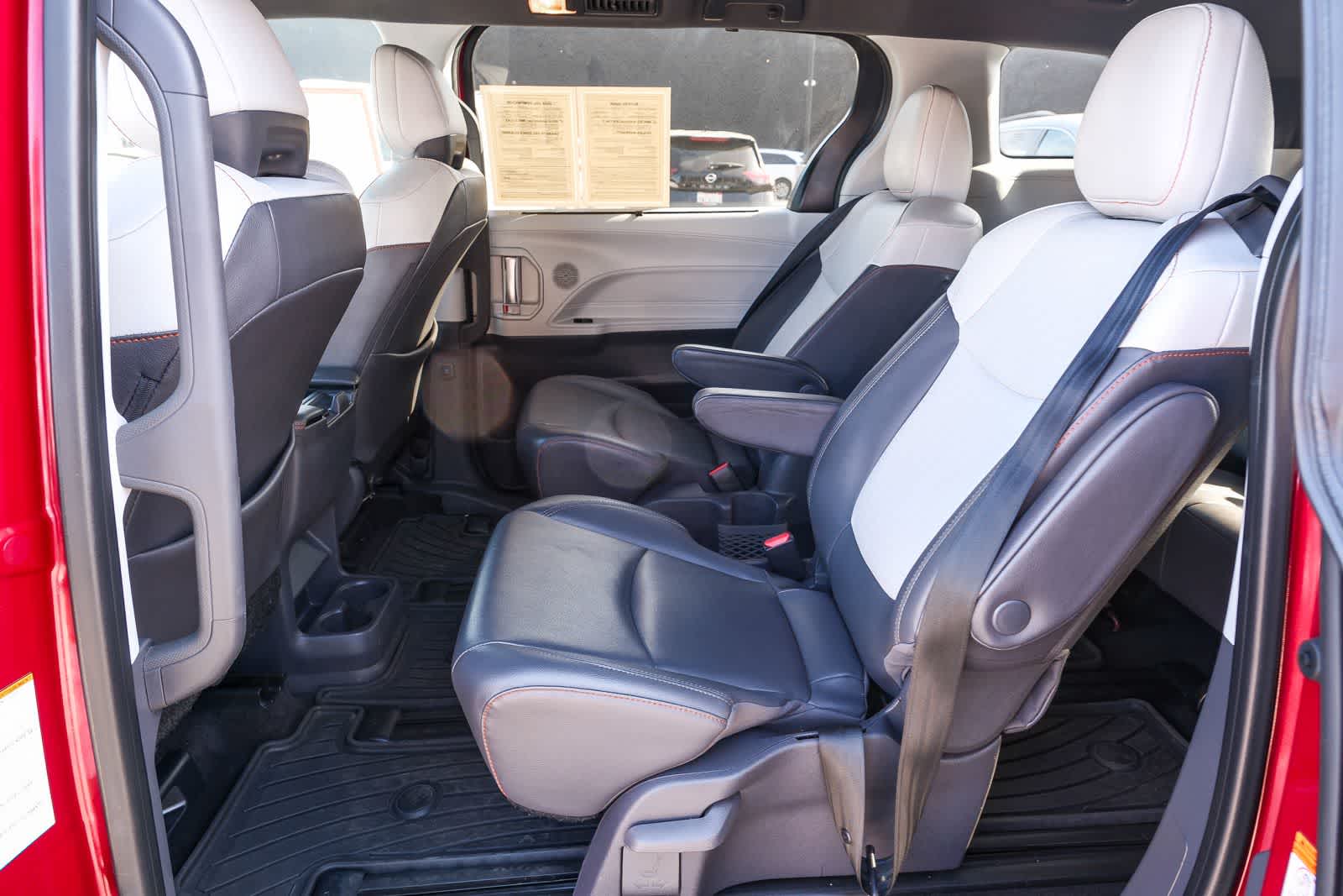 Thumbnail: 2021 Toyota Sienna - 18