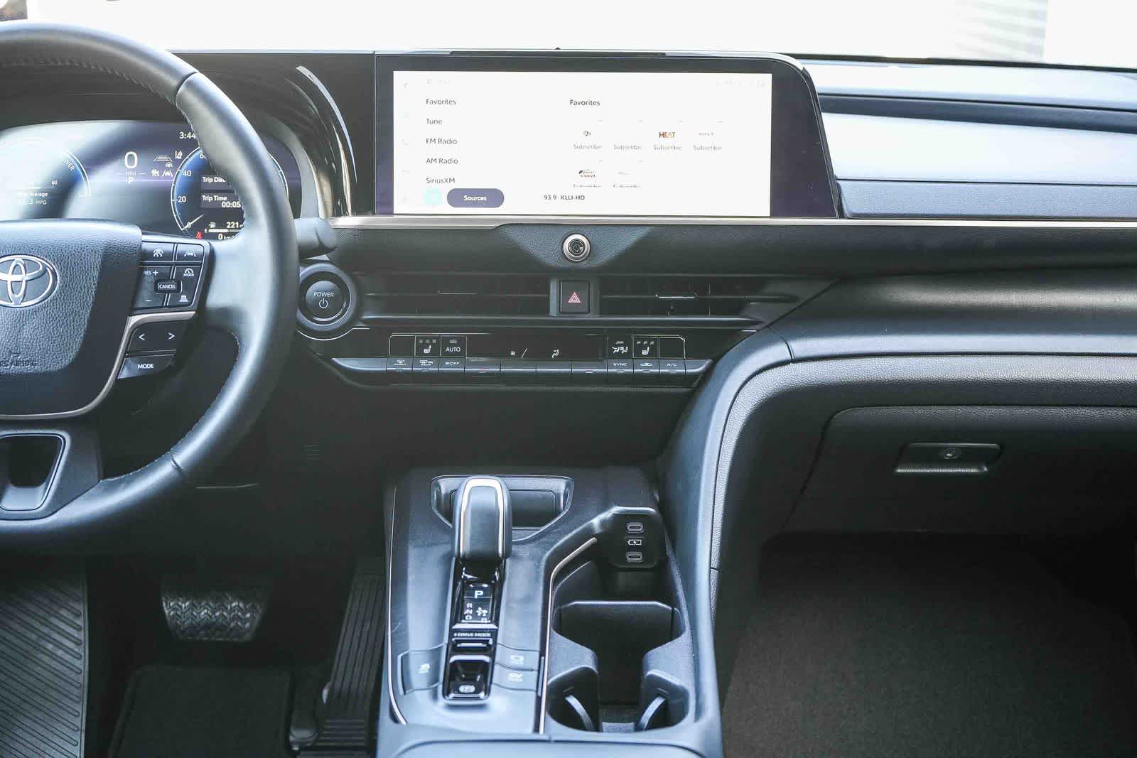 Thumbnail: 2023 Toyota Crown - 13