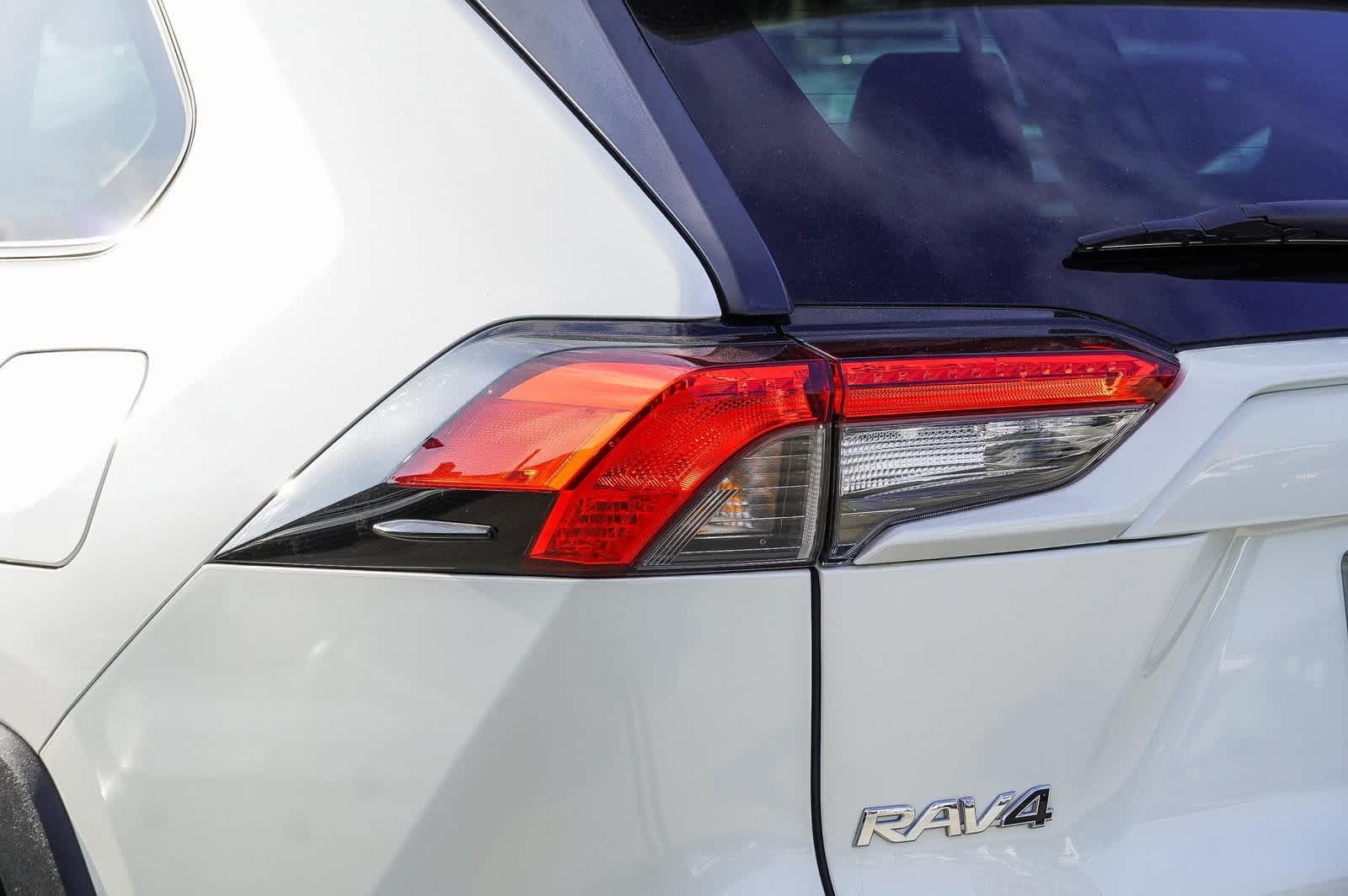 2022 Toyota RAV4 XLE Premium 7
