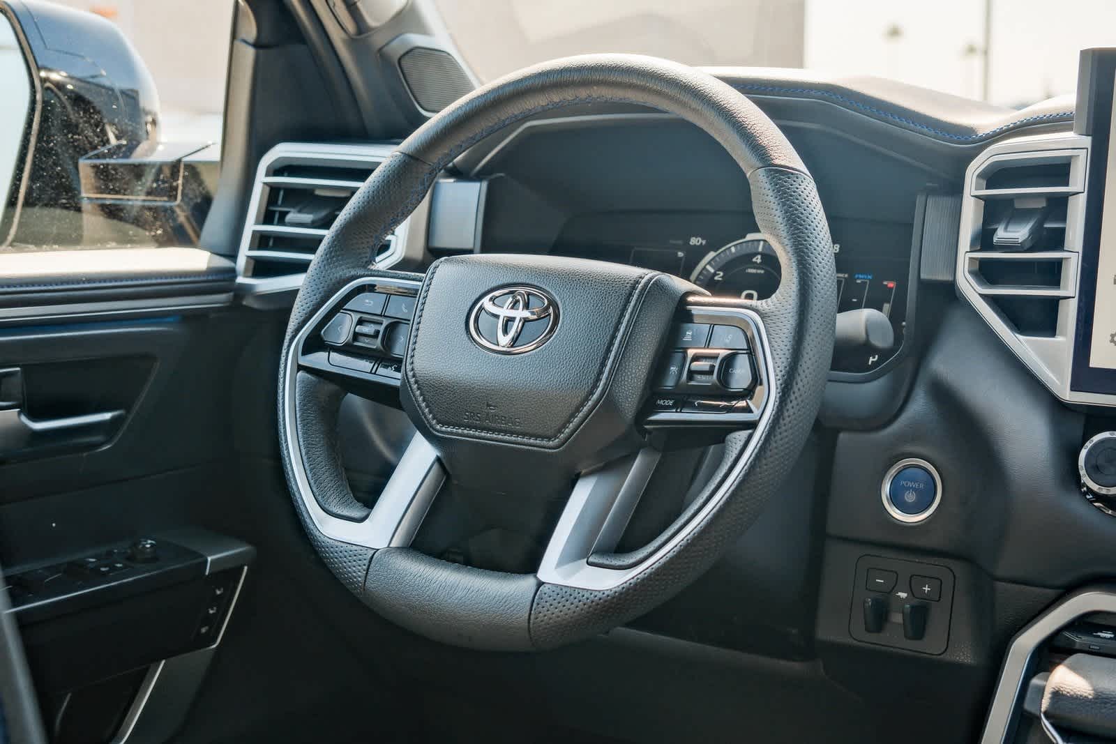 Thumbnail: 2022 Toyota Tundra - 15