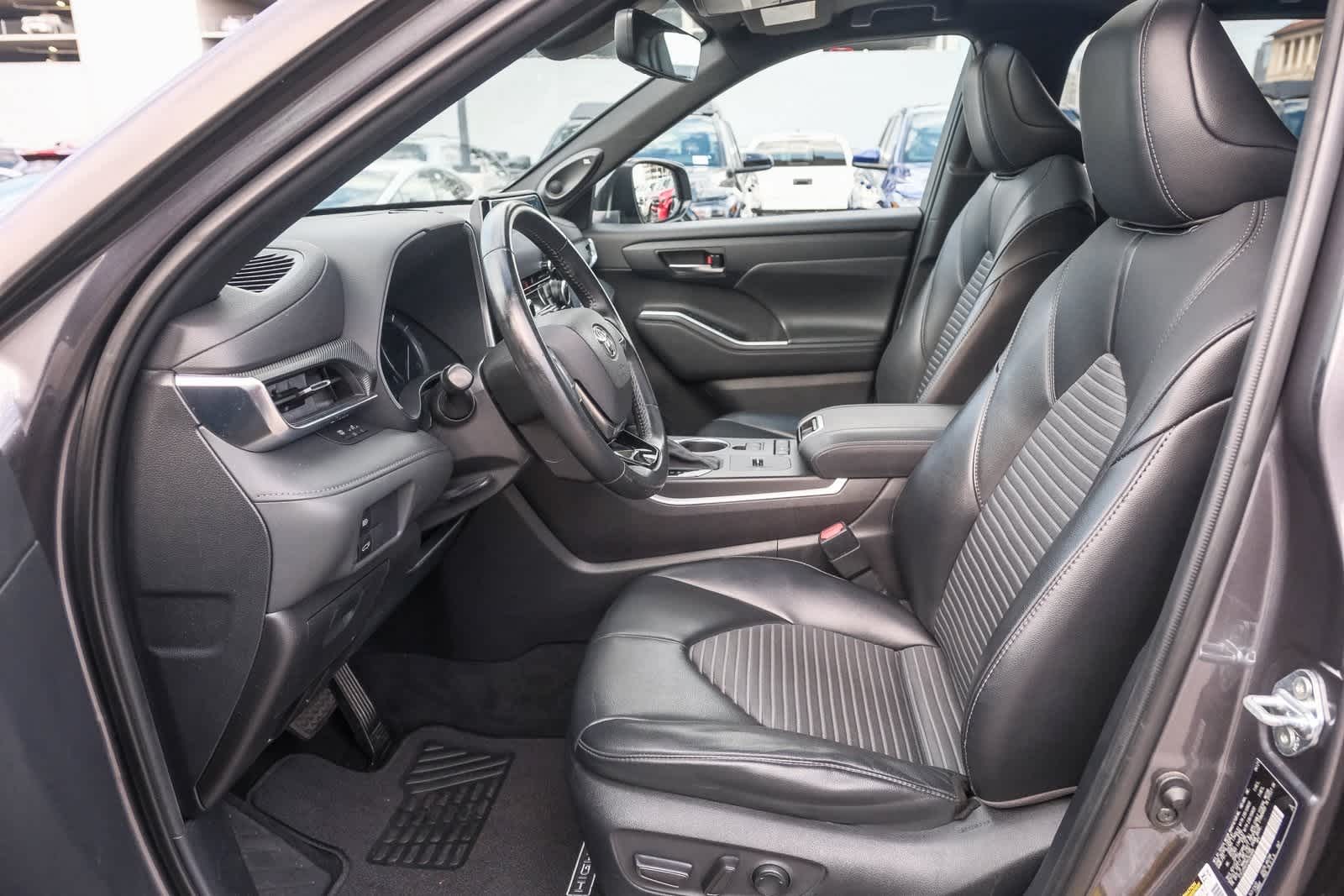 Thumbnail: 2021 Toyota Highlander - 18