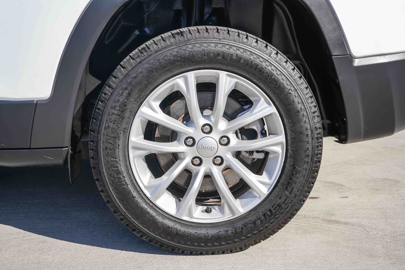 Thumbnail: 2022 Jeep Cherokee - 10