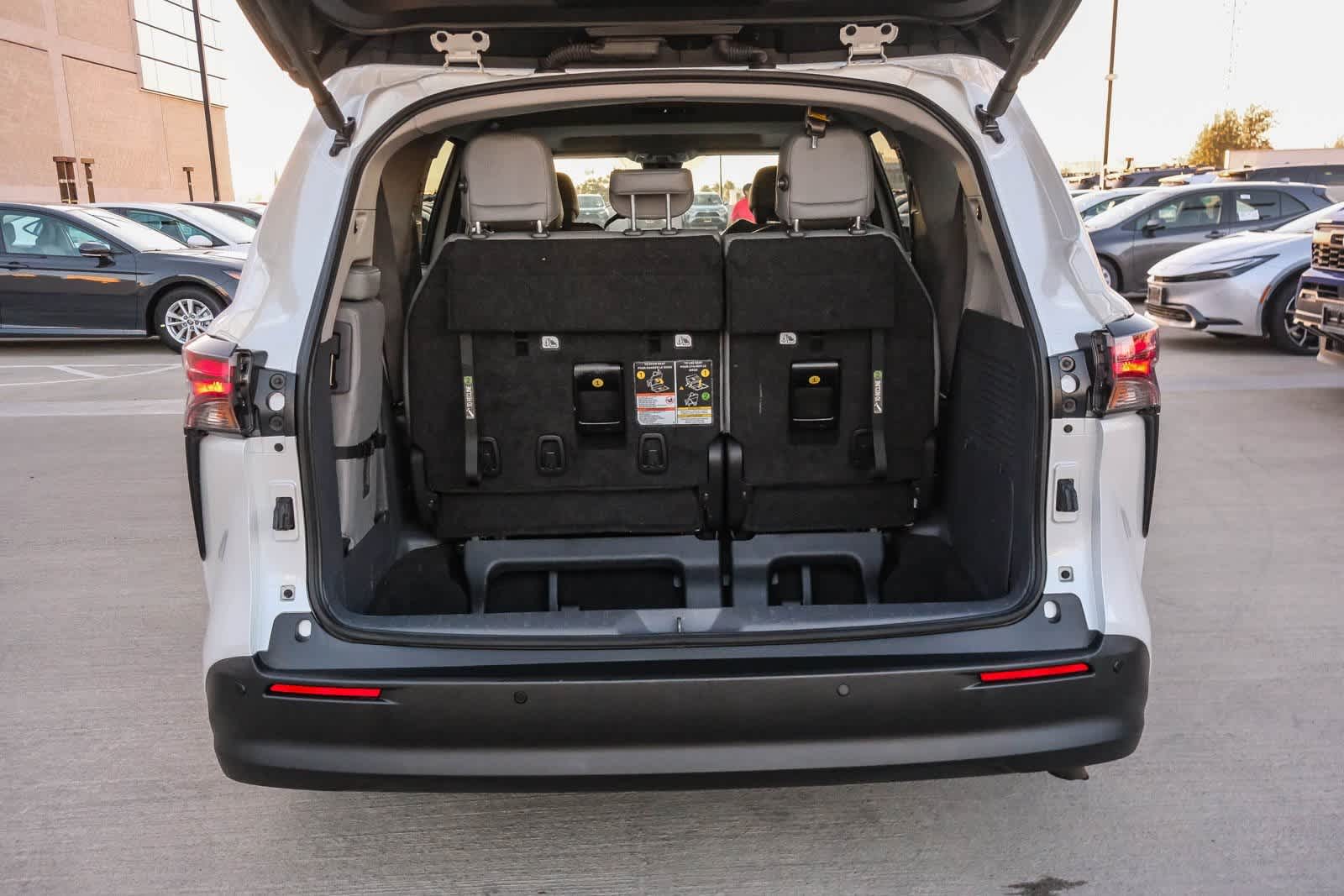 Thumbnail: 2024 Toyota Sienna - 26