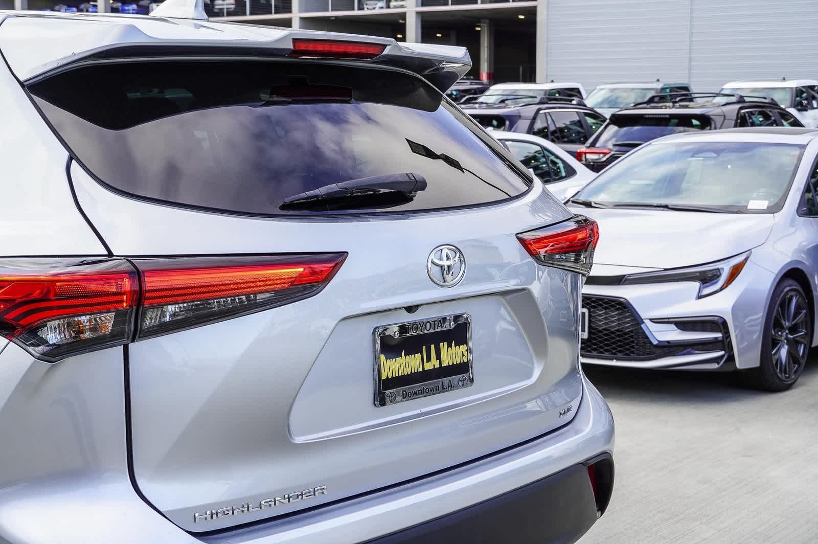 2022 Toyota Highlander XLE 8