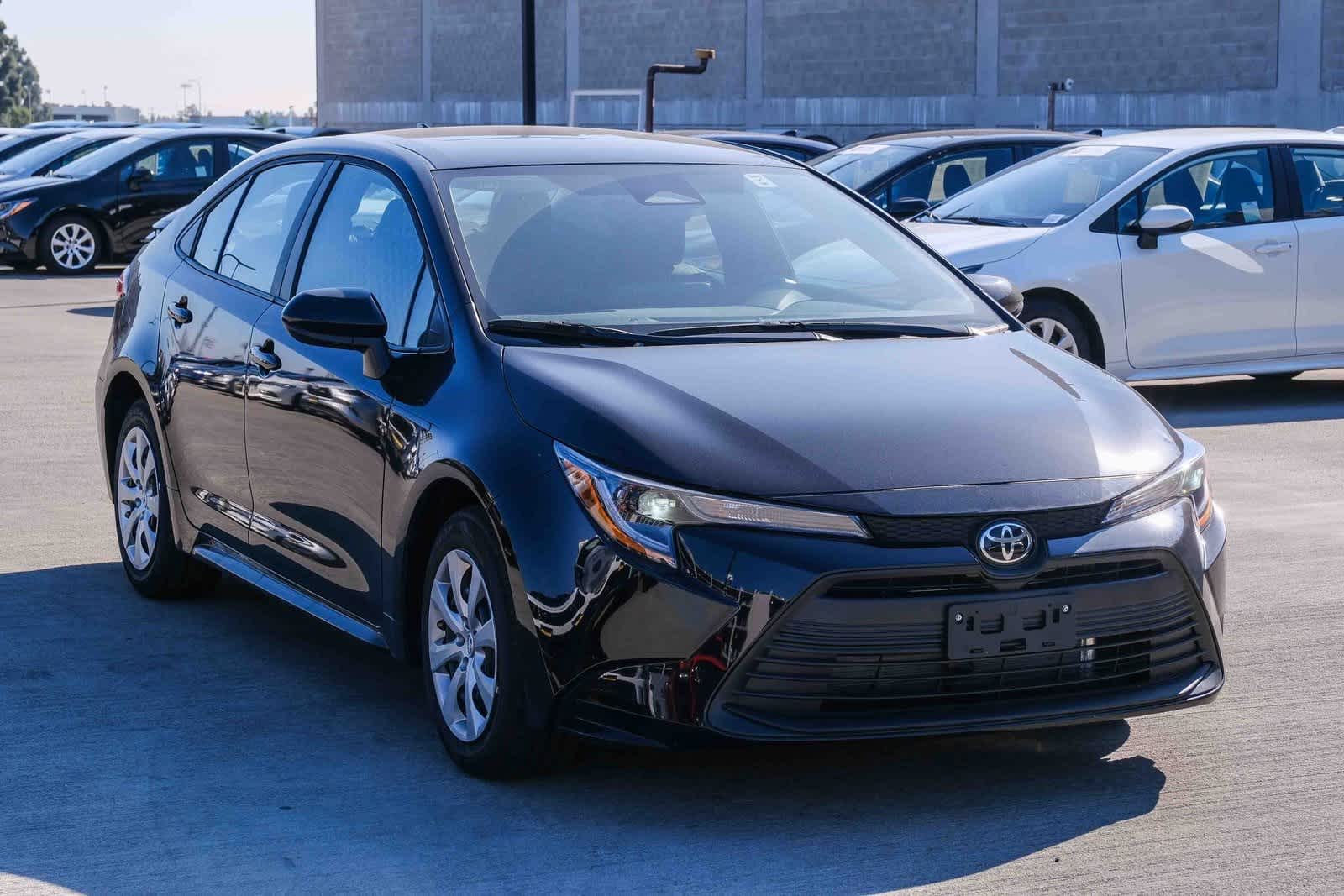 Thumbnail: 2025 Toyota Corolla - 3