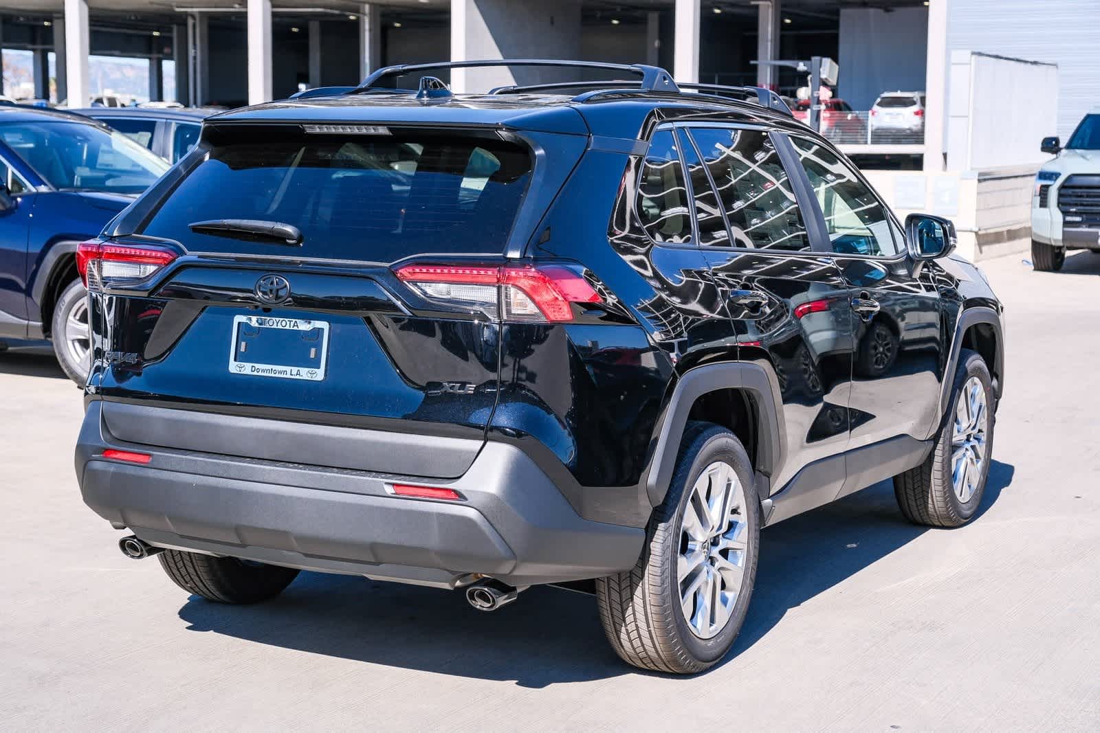 Thumbnail: 2025 Toyota RAV4 - 4