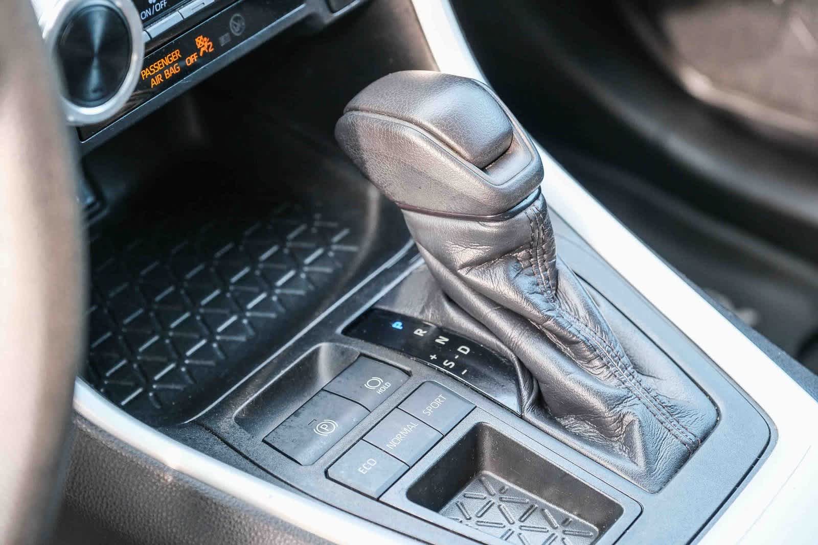 Thumbnail: 2020 Toyota RAV4 - 21