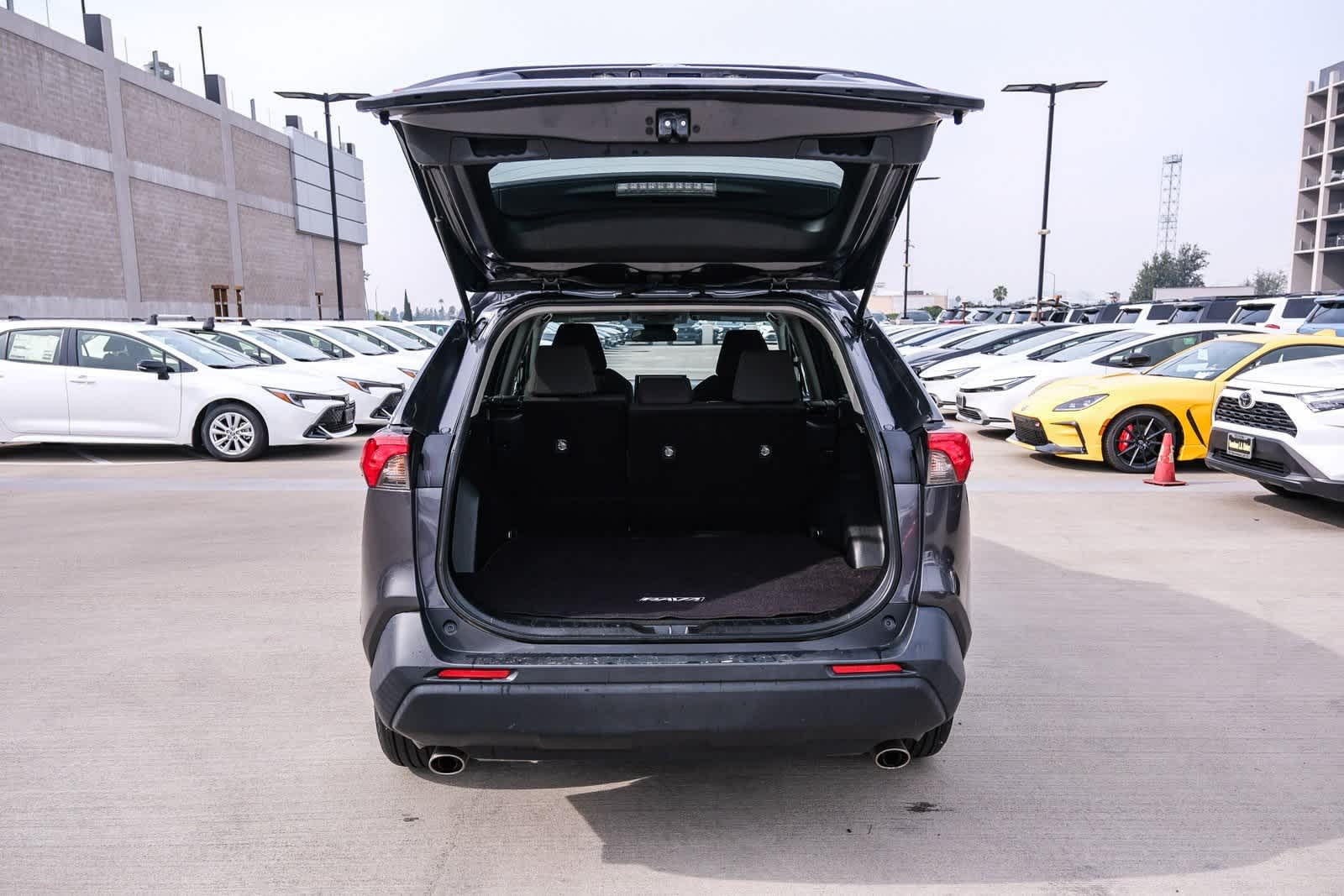 Thumbnail: 2020 Toyota RAV4 - 21