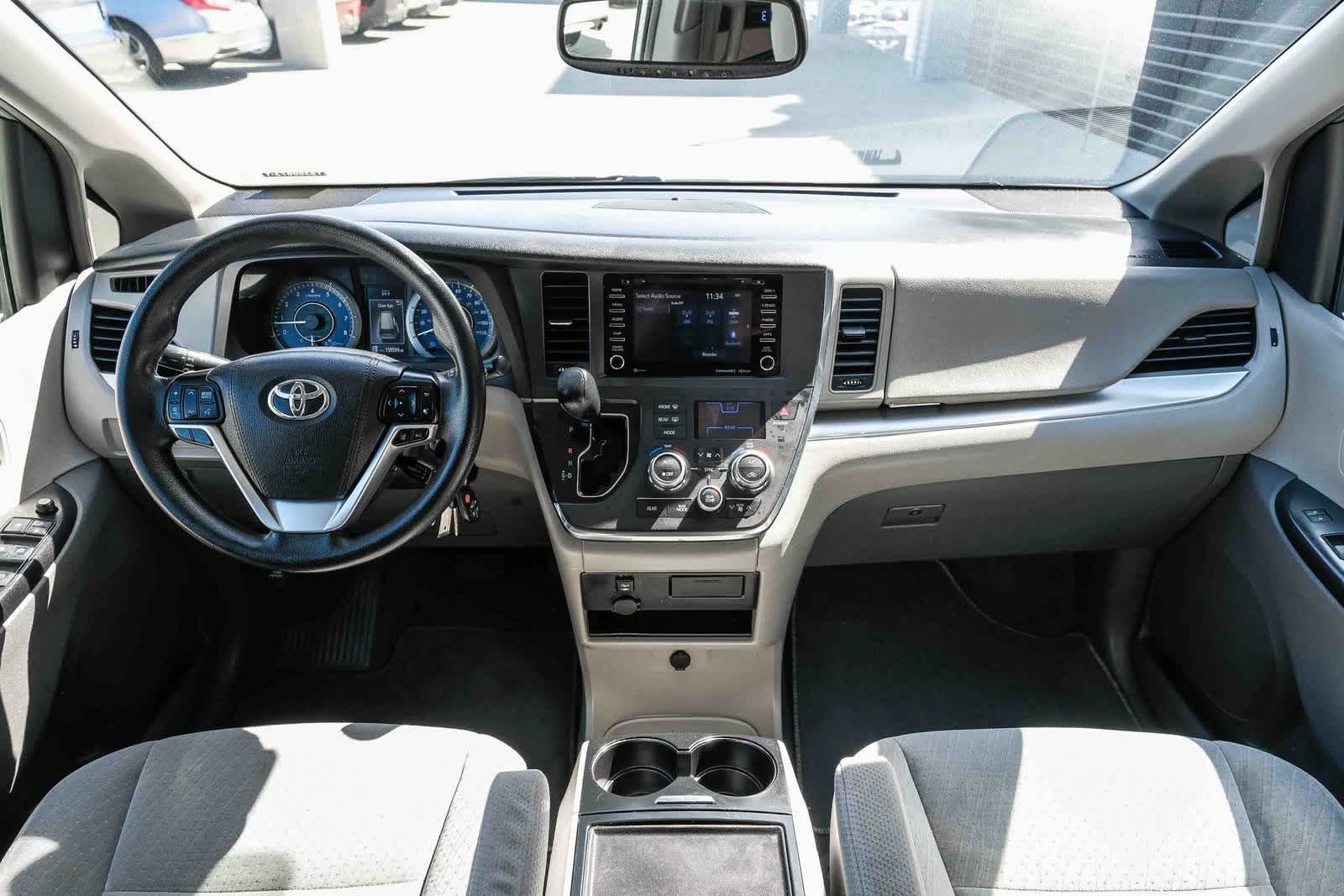 Thumbnail: 2019 Toyota Sienna - 13