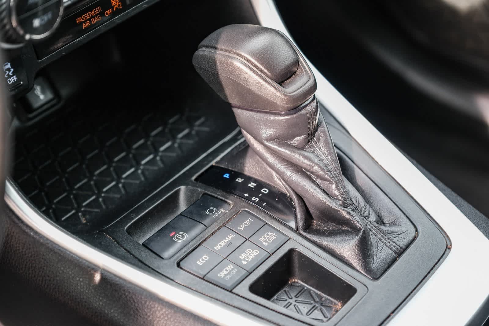 Thumbnail: 2020 Toyota RAV4 - 16