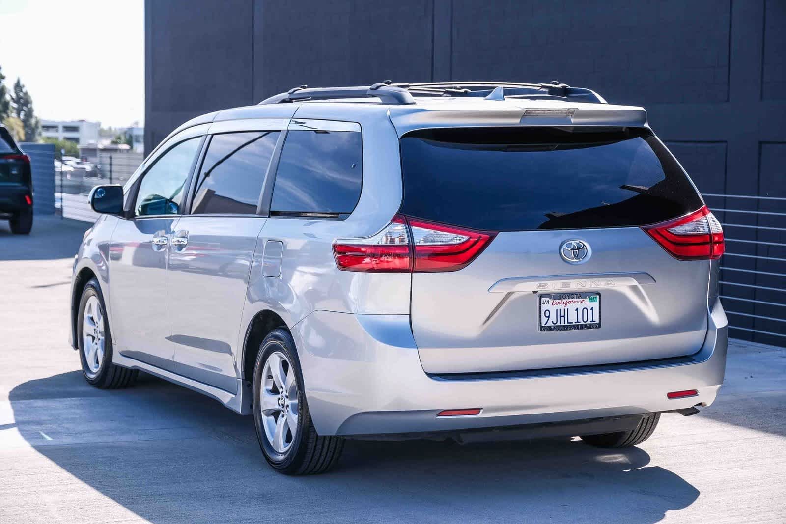 Thumbnail: 2019 Toyota Sienna - 6