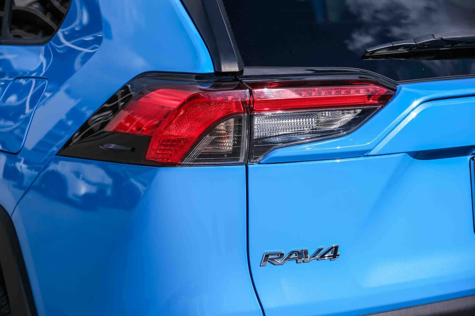 Thumbnail: 2021 Toyota RAV4 - 7