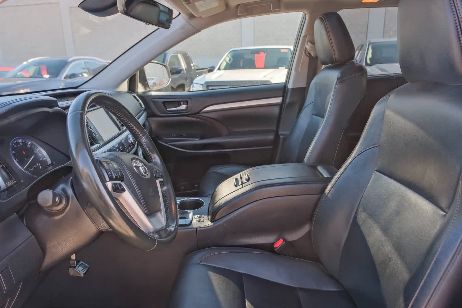 Thumbnail: 2019 Toyota Highlander - 18