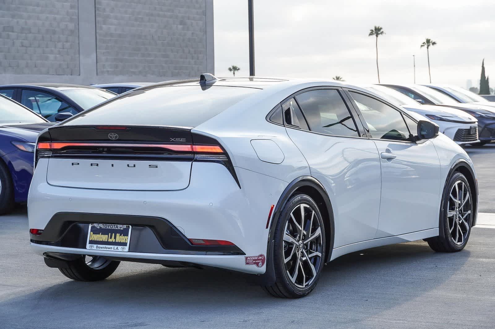 2024 Toyota Prius Prime Premium 4