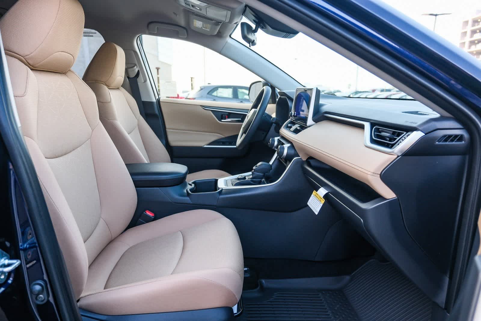 Thumbnail: 2025 Toyota RAV4 - 18