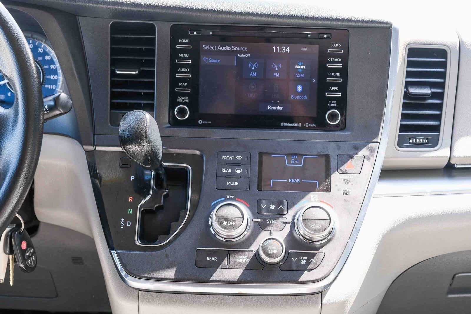 Thumbnail: 2019 Toyota Sienna - 14