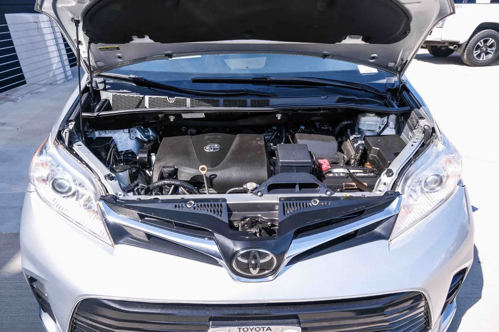 Thumbnail: 2019 Toyota Sienna - 29