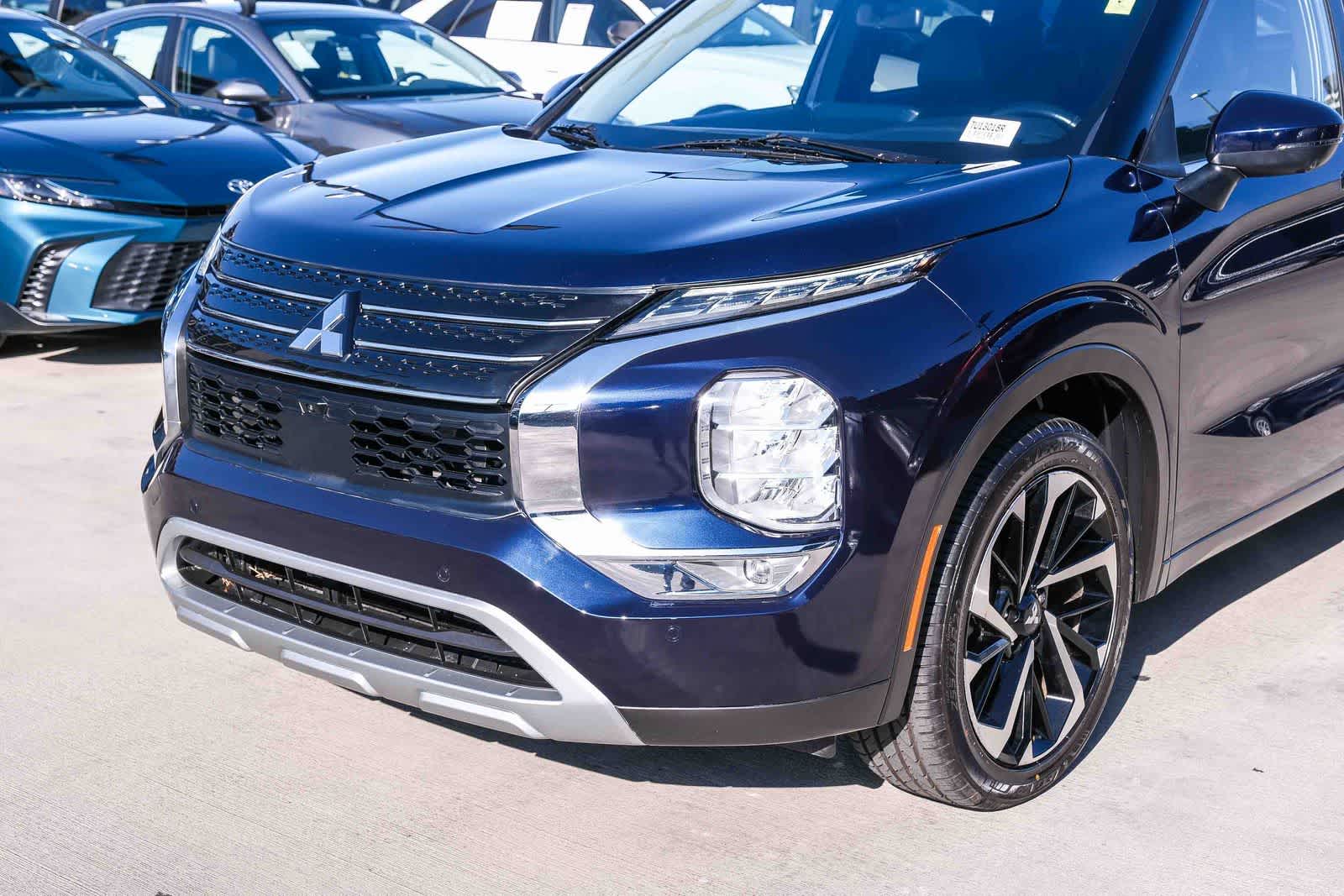 Thumbnail: 2024 Mitsubishi Outlander - 10