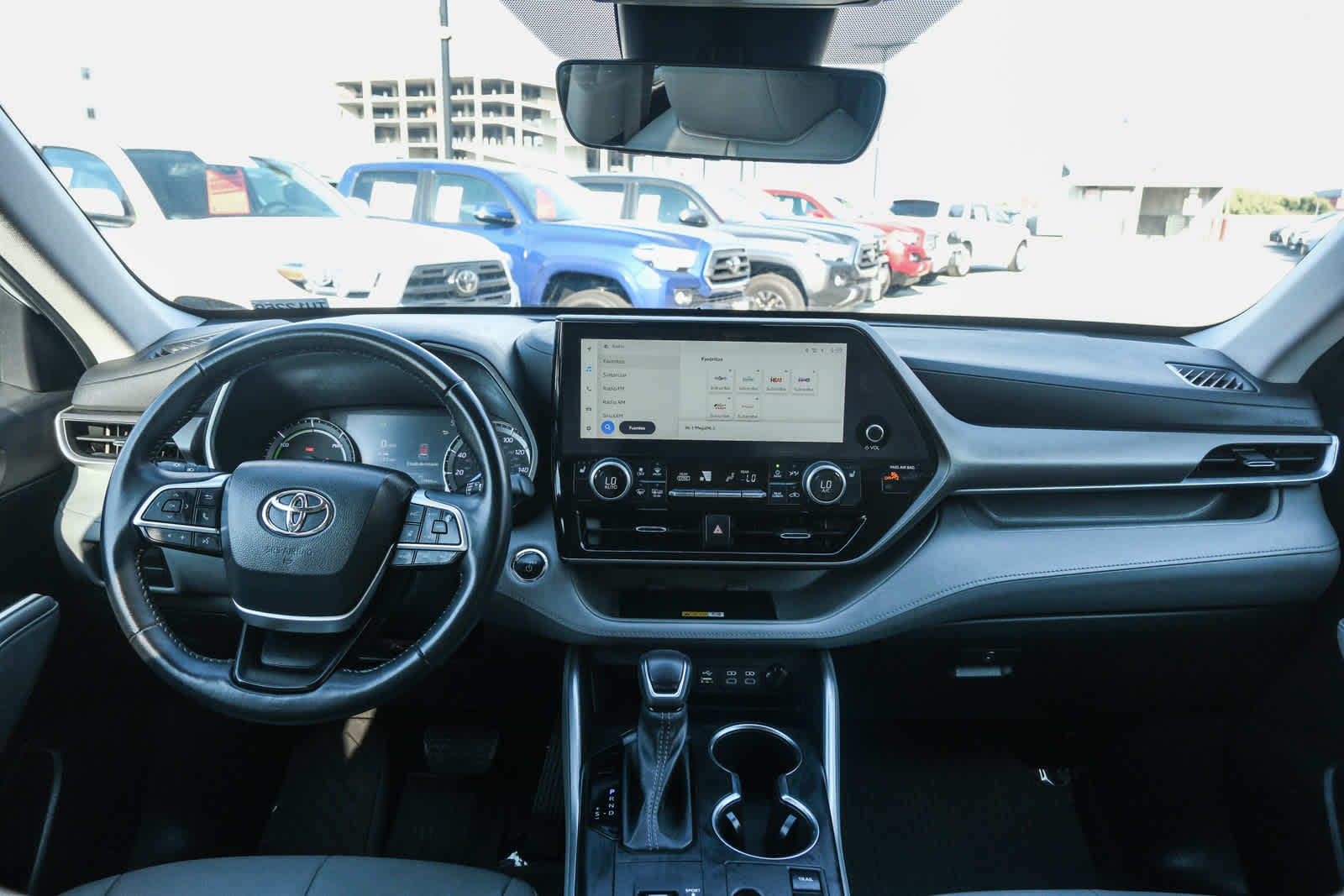Thumbnail: 2023 Toyota Highlander - 13
