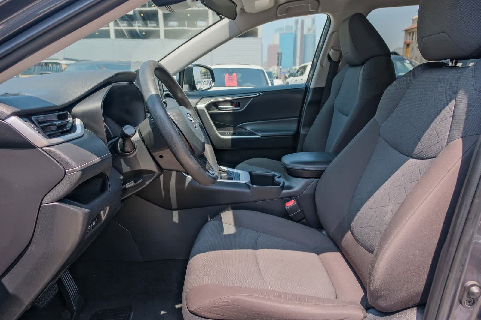 Thumbnail: 2022 Toyota RAV4 - 19