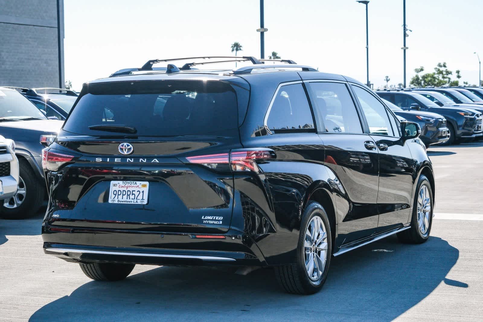 Thumbnail: 2024 Toyota Sienna - 4