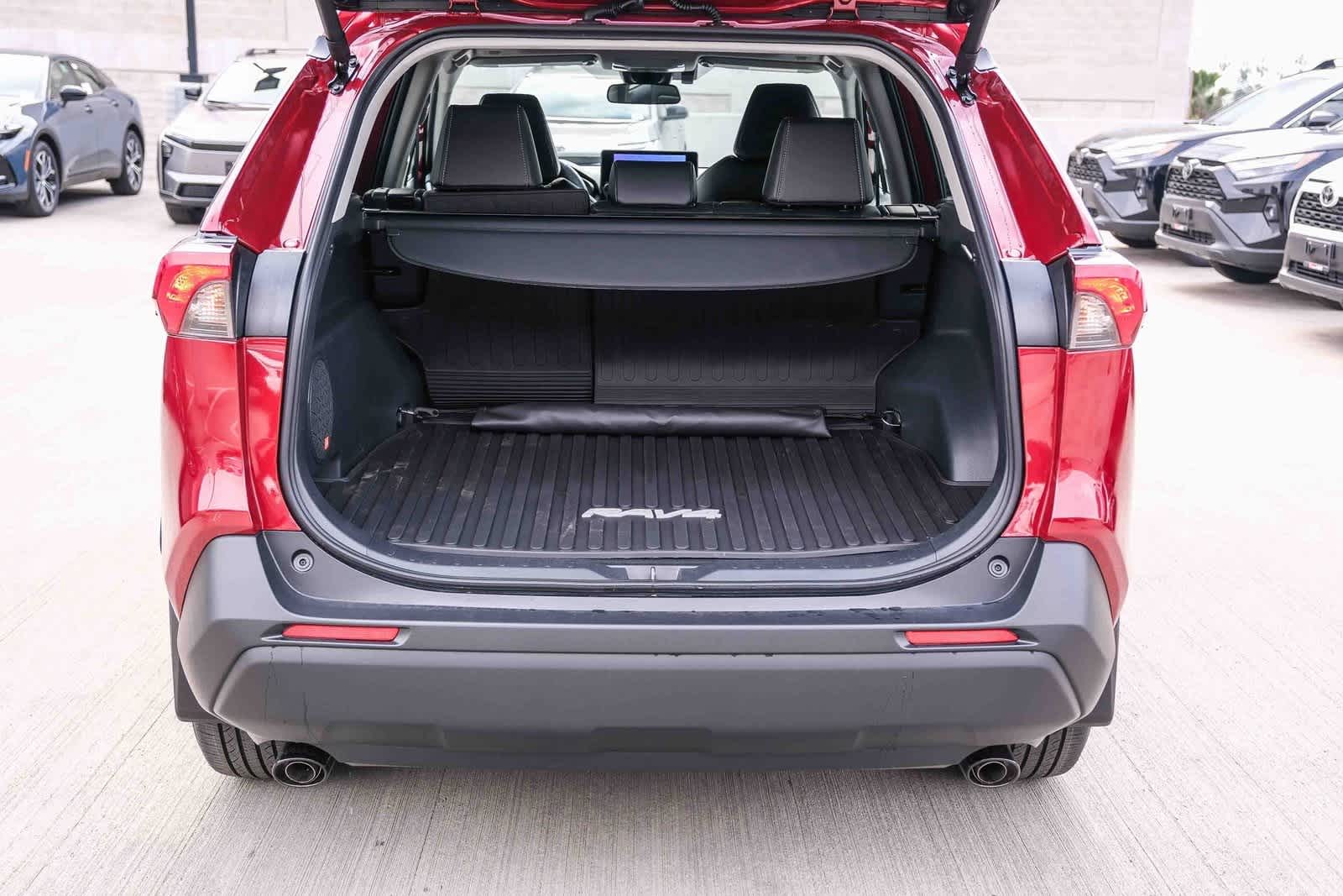 Thumbnail: 2025 Toyota RAV4 - 28