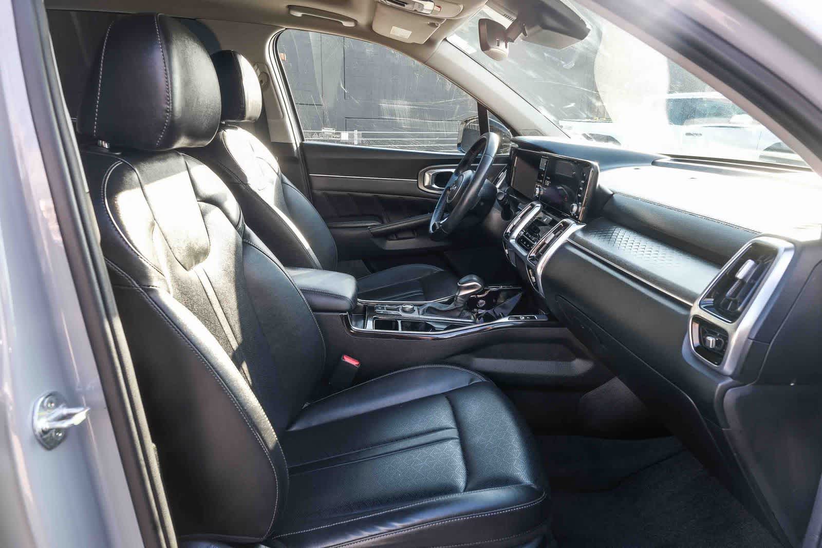 Thumbnail: 2023 Kia Sorento - 18