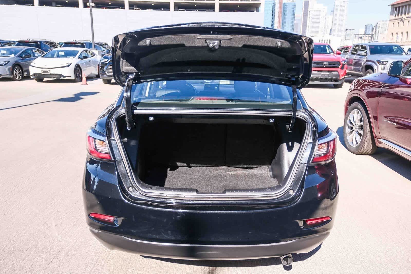 Thumbnail: 2018 Toyota Yaris iA - 27