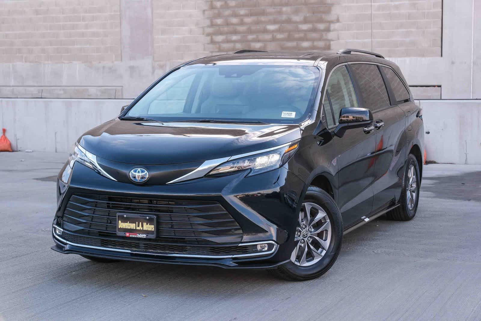 Thumbnail: 2024 Toyota Sienna - 1