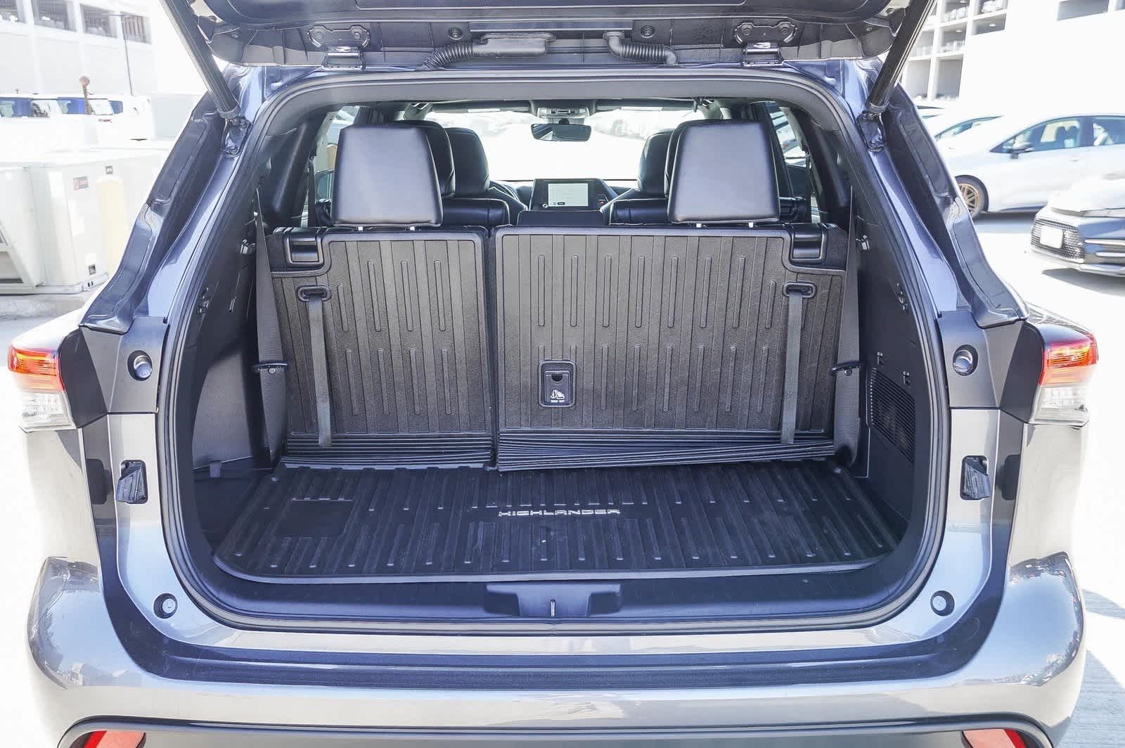 2023 Toyota Highlander XSE 28
