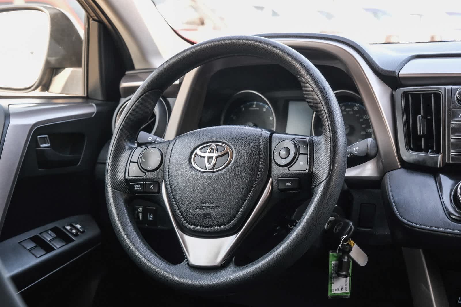 Thumbnail: 2018 Toyota RAV4 - 12