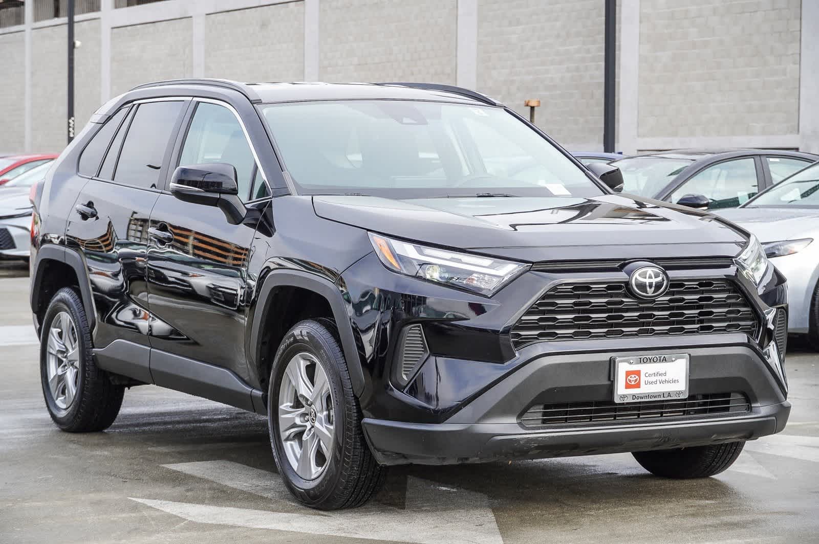 2022 Toyota RAV4 XLE 3