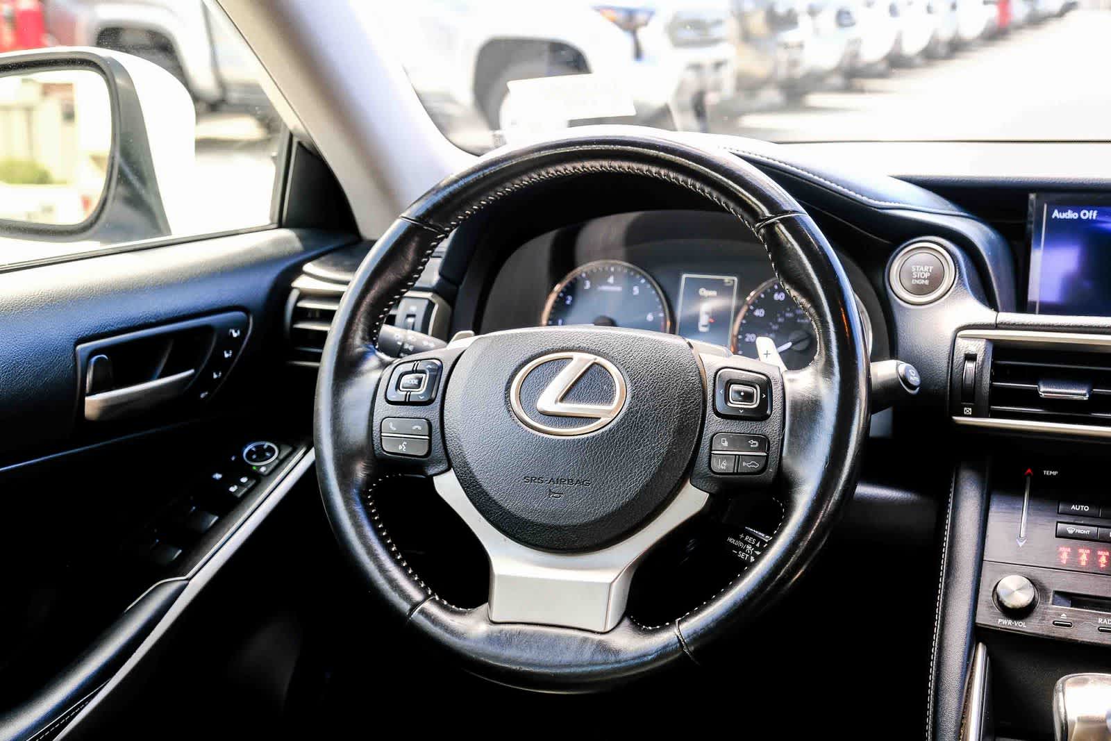 Thumbnail: 2018 Lexus IS - 17