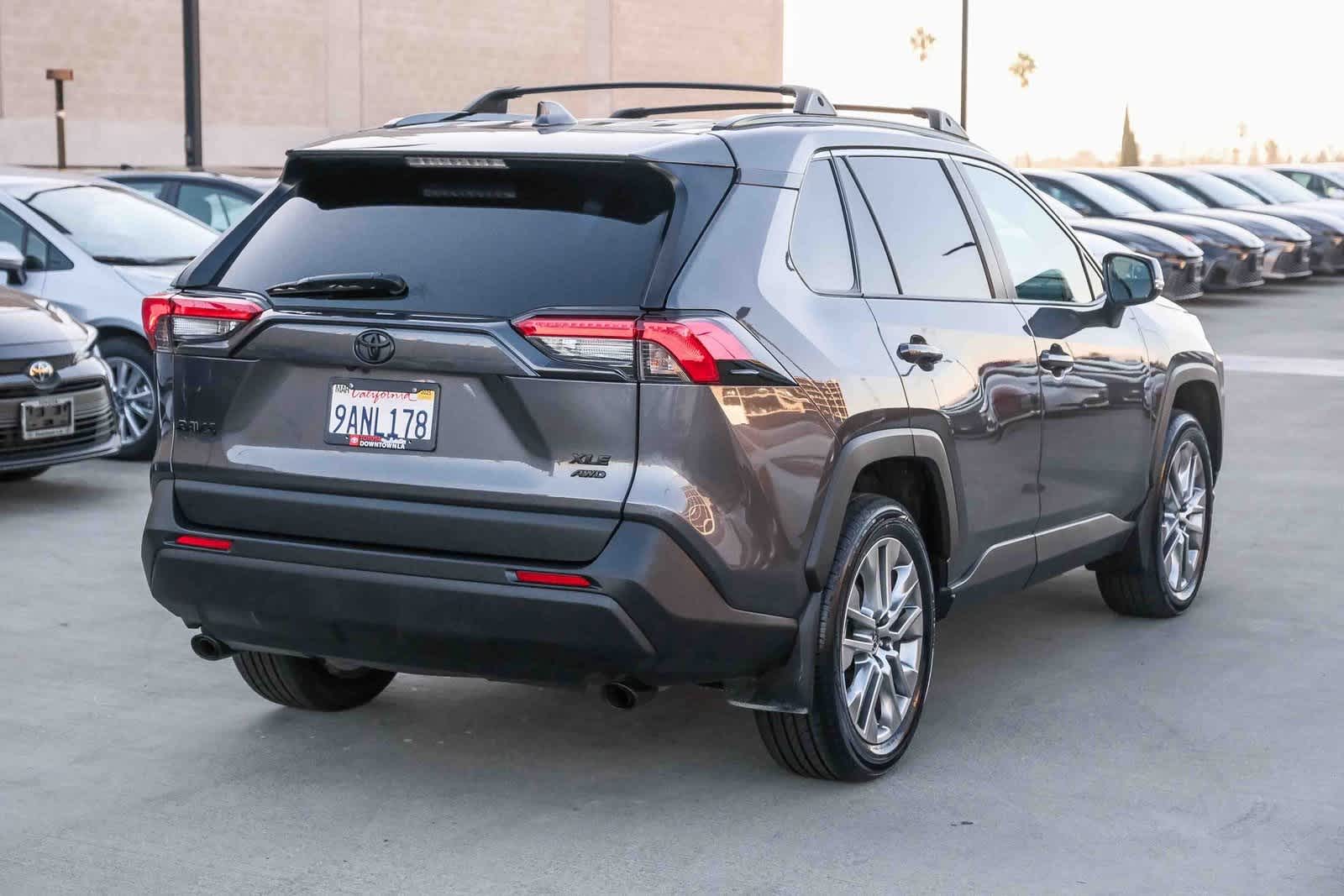 Thumbnail: 2022 Toyota RAV4 - 4