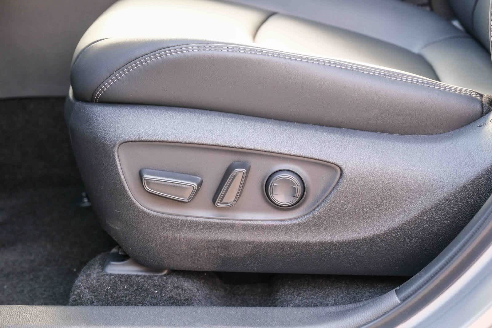 Thumbnail: 2025 Toyota RAV4 - 24