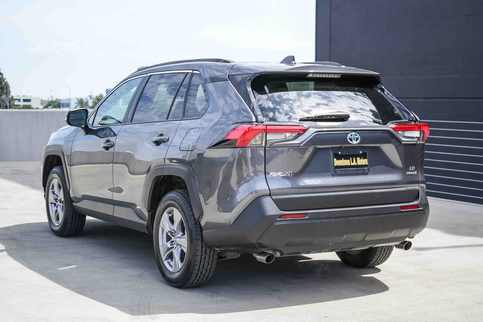 Thumbnail: 2022 Toyota RAV4 - 8
