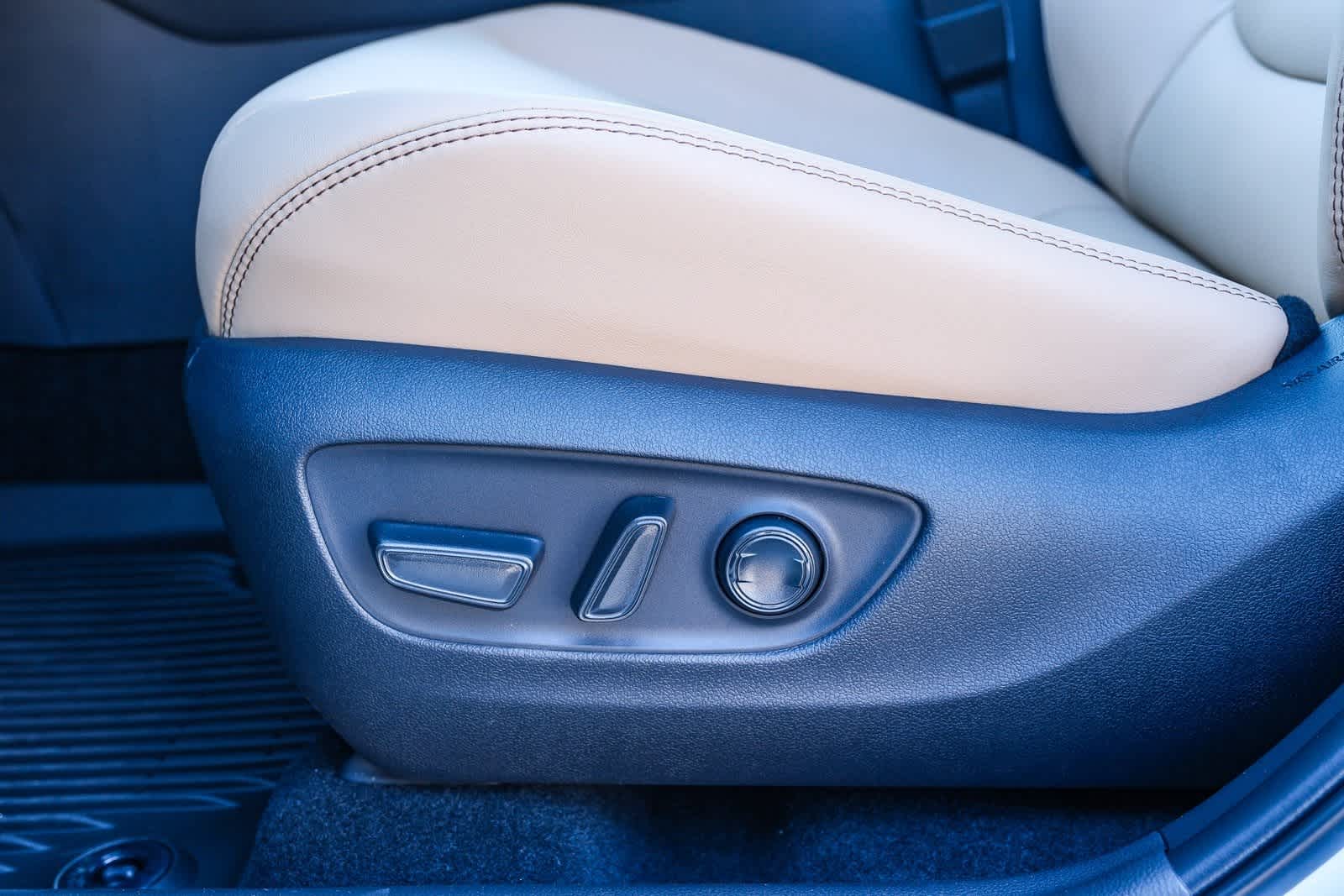 Thumbnail: 2025 Toyota RAV4 - 24