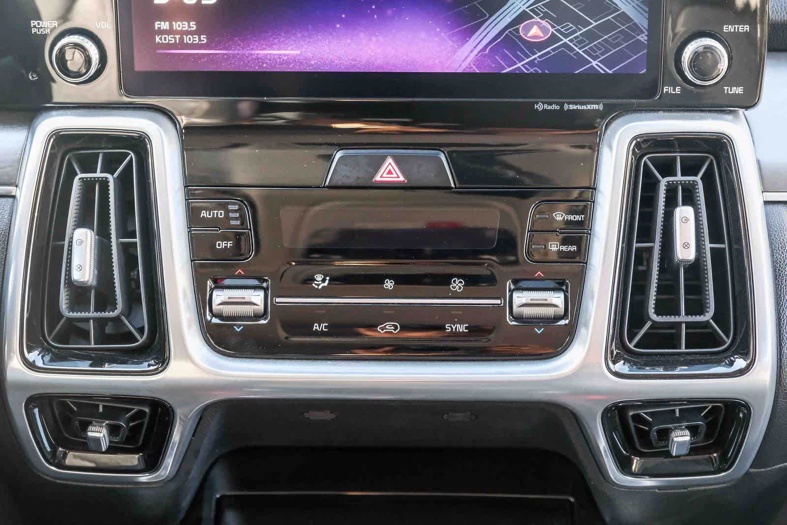 Thumbnail: 2023 Kia Sorento - 16