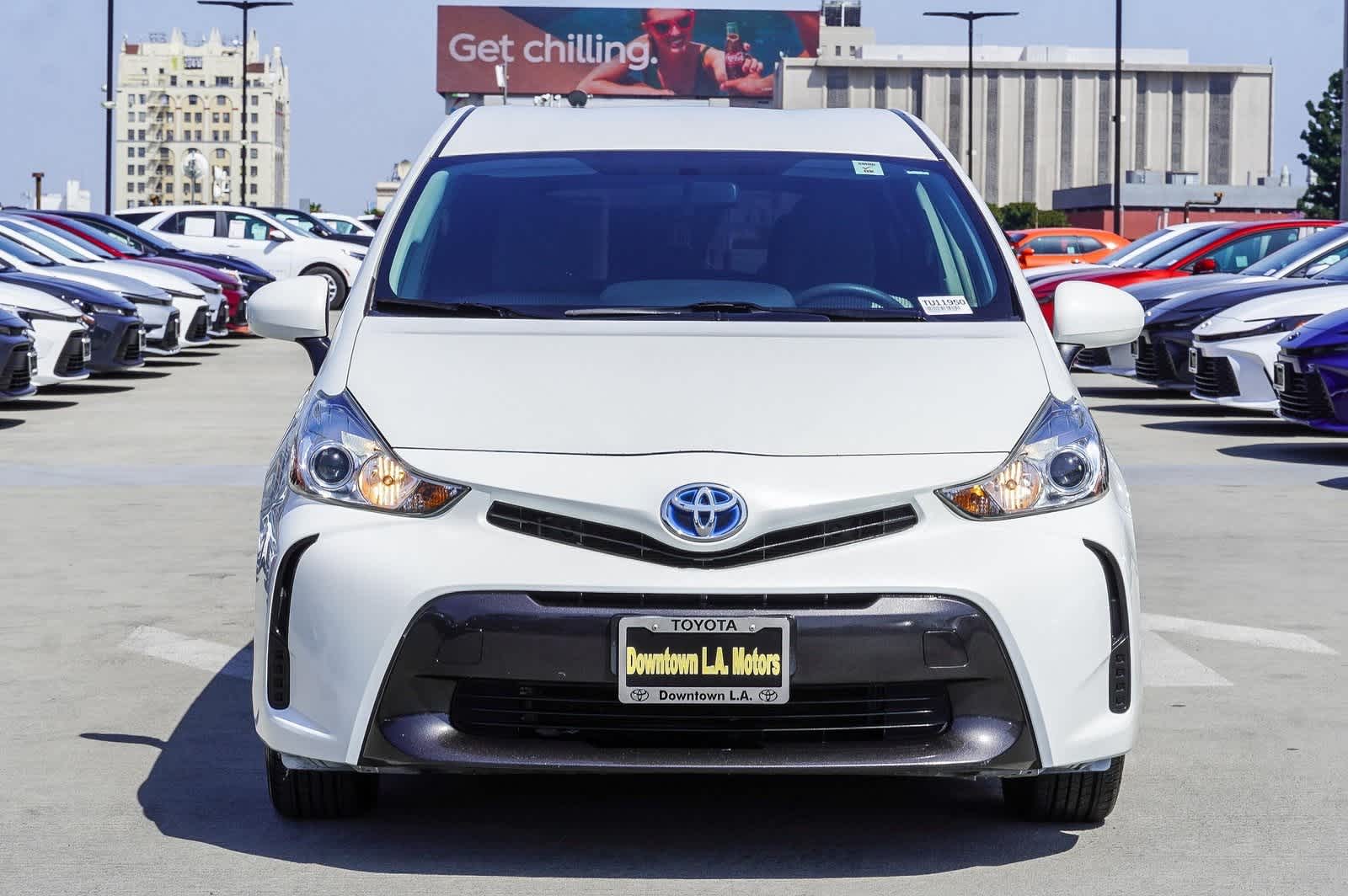 Thumbnail: 2017 Toyota Prius v - 2