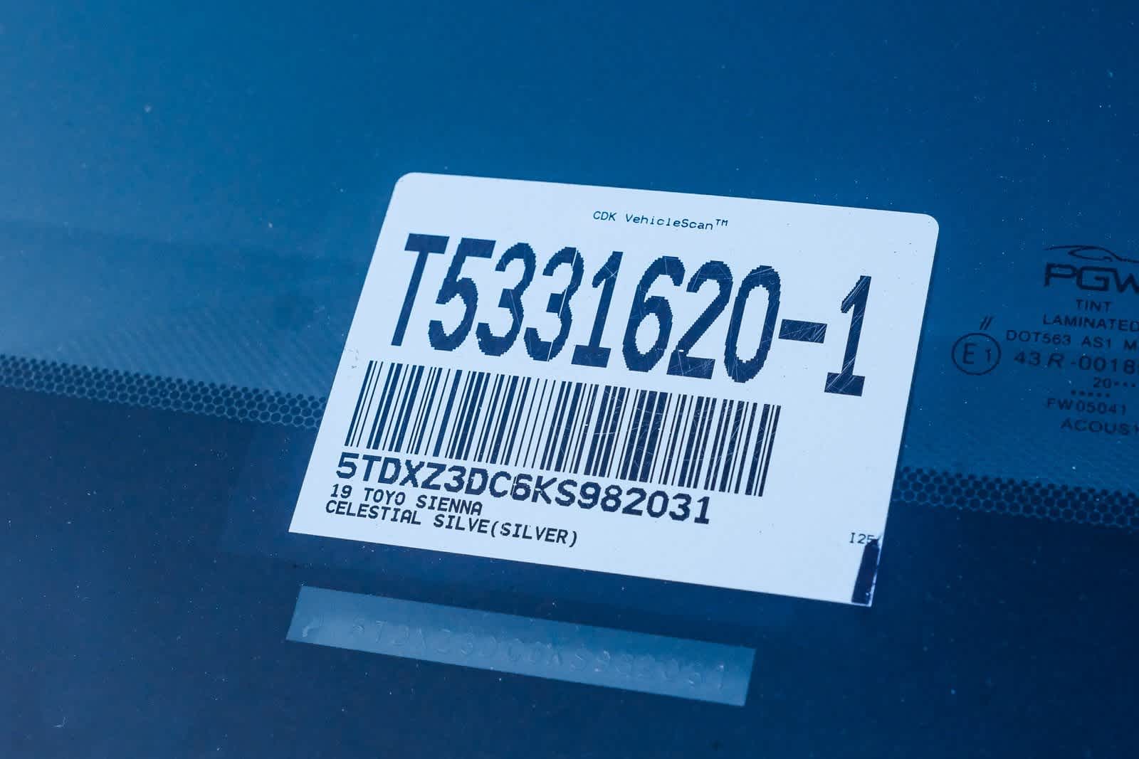 Thumbnail: 2019 Toyota Sienna - 23