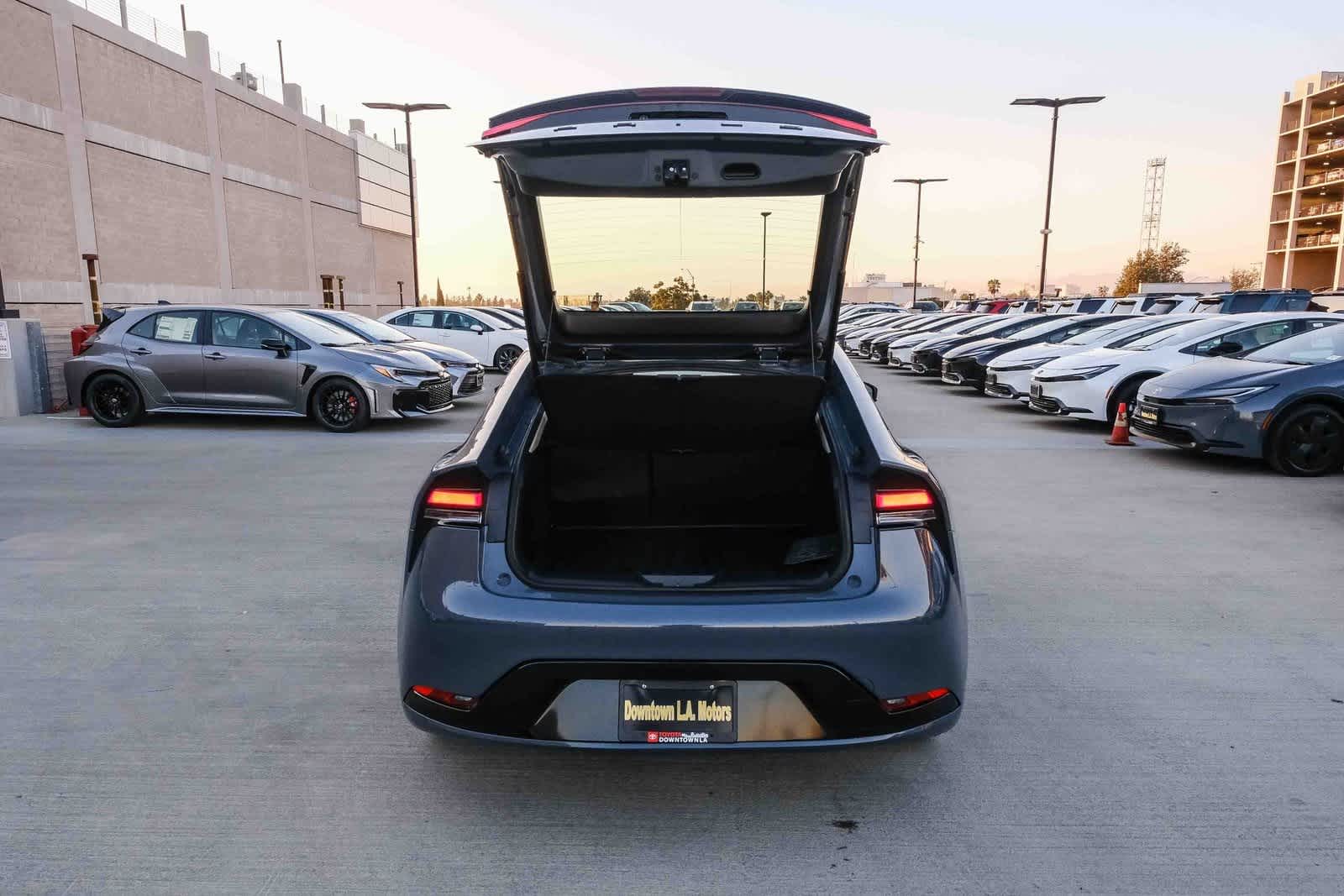 Thumbnail: 2024 Toyota Prius - 27