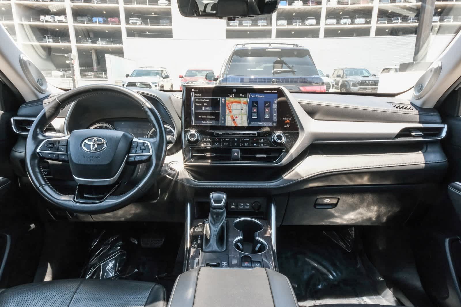 Thumbnail: 2022 Toyota Highlander - 13