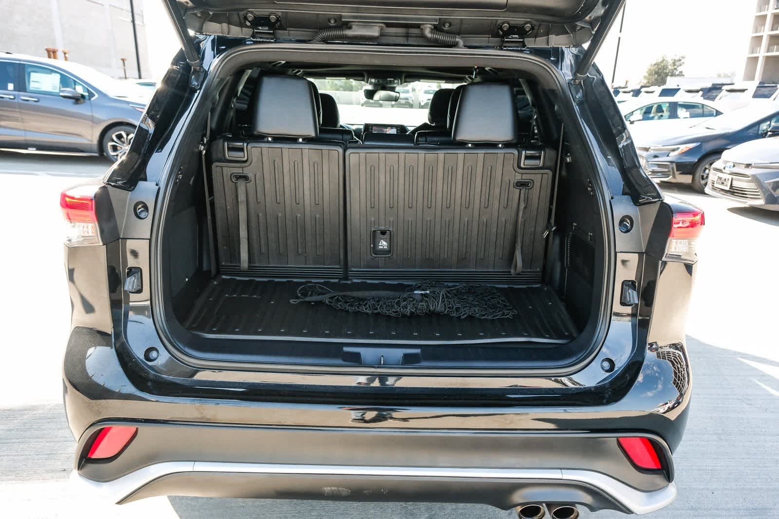Thumbnail: 2021 Toyota Highlander - 23