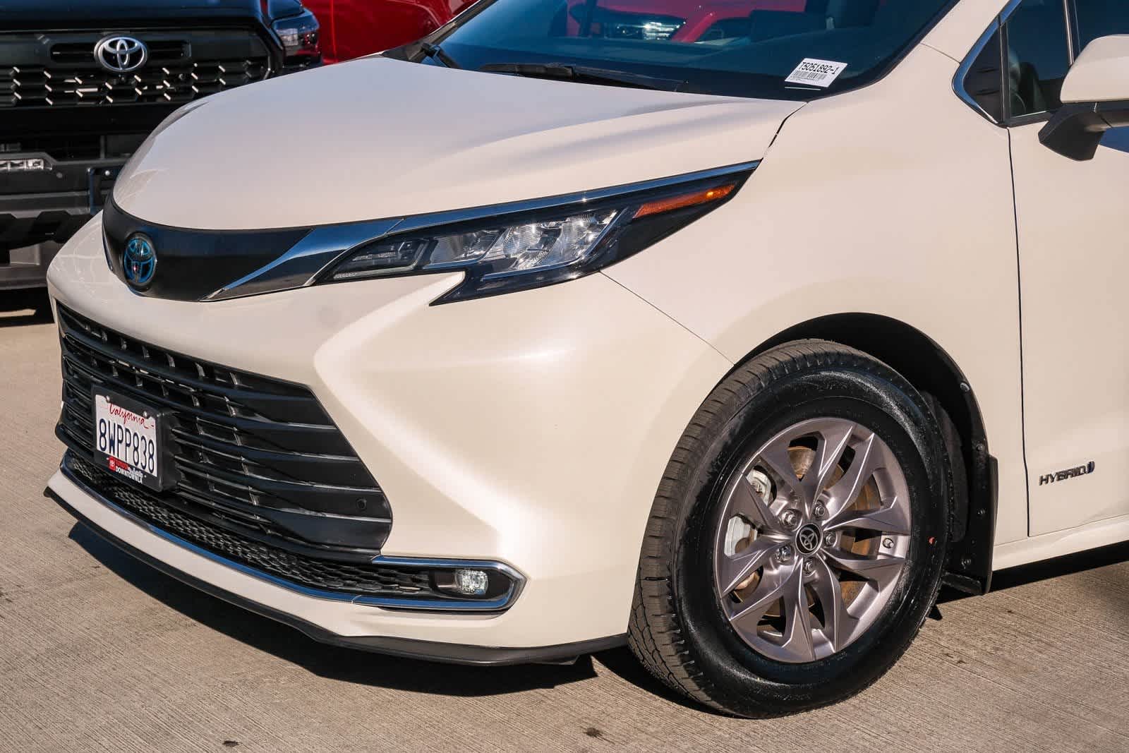 Thumbnail: 2021 Toyota Sienna - 12