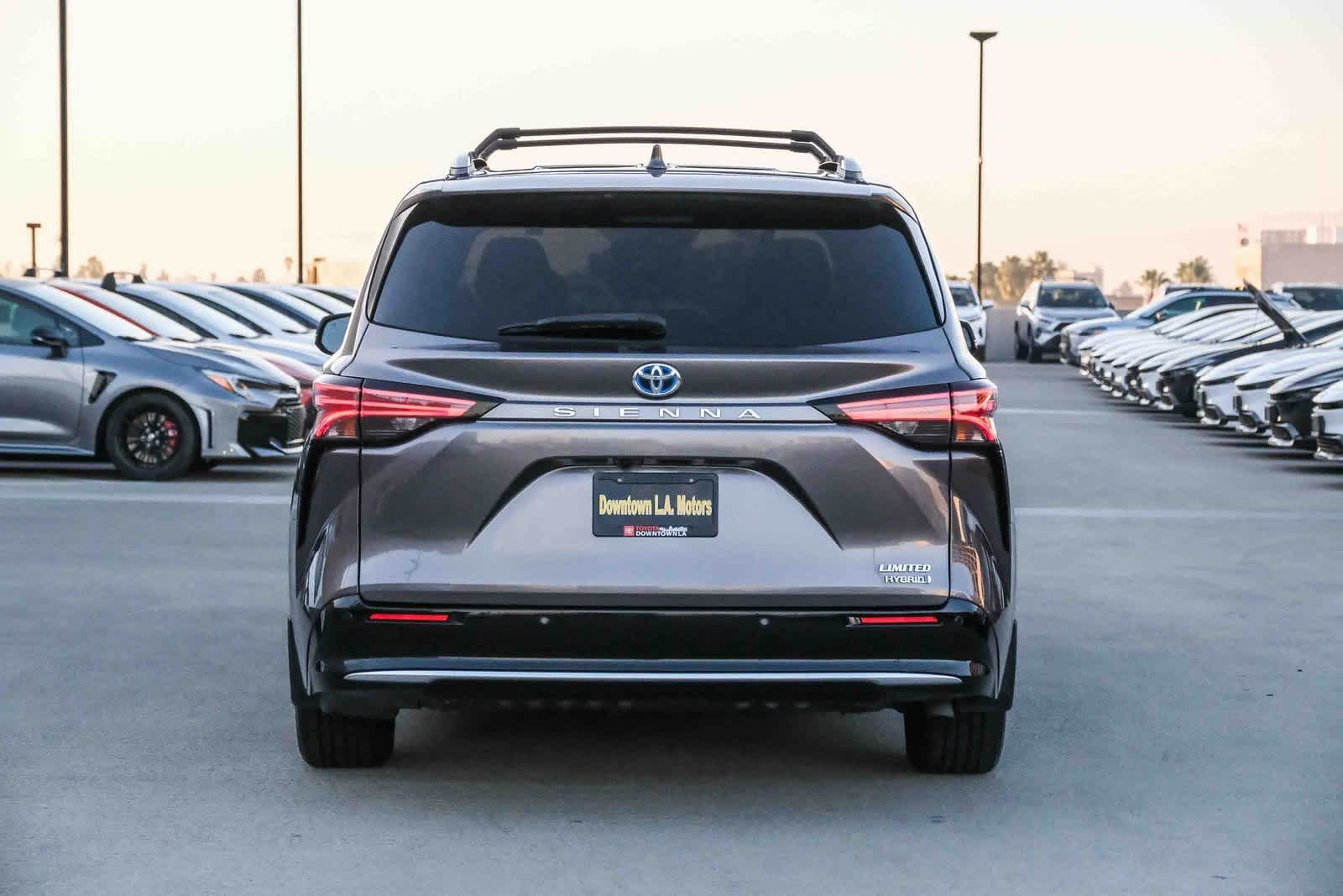 Thumbnail: 2021 Toyota Sienna - 5