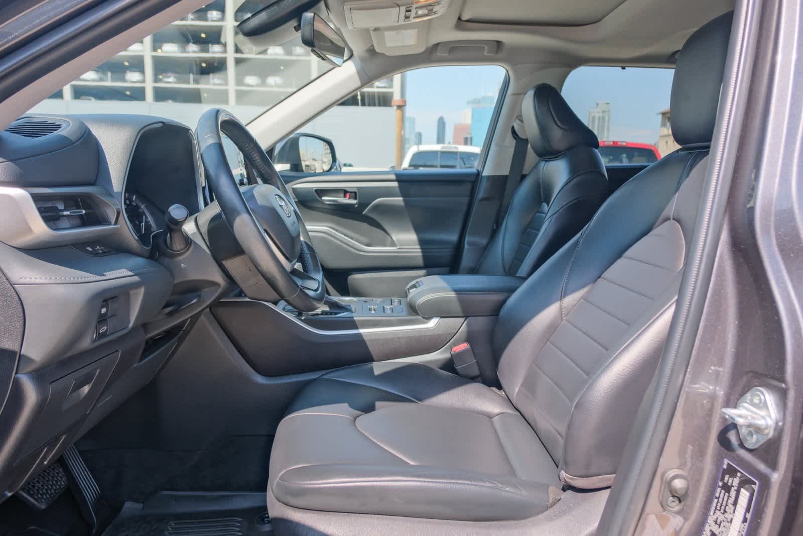 Thumbnail: 2022 Toyota Highlander - 21